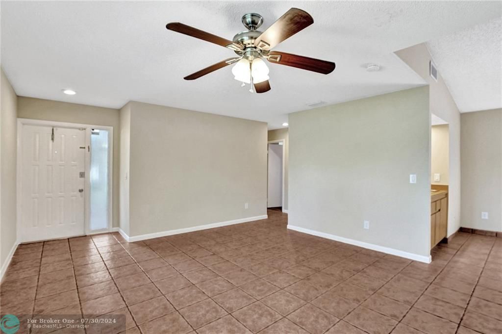 Active With Contract: $2,700 (3 beds, 2 baths, 1498 Square Feet)