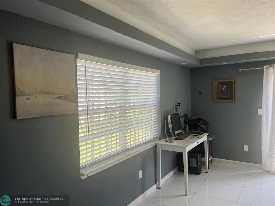 For Sale: $475,000 (3 beds, 1 baths, 1277 Square Feet)
