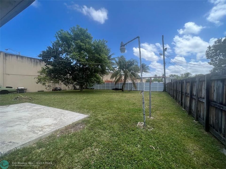 For Sale: $475,000 (3 beds, 1 baths, 1277 Square Feet)