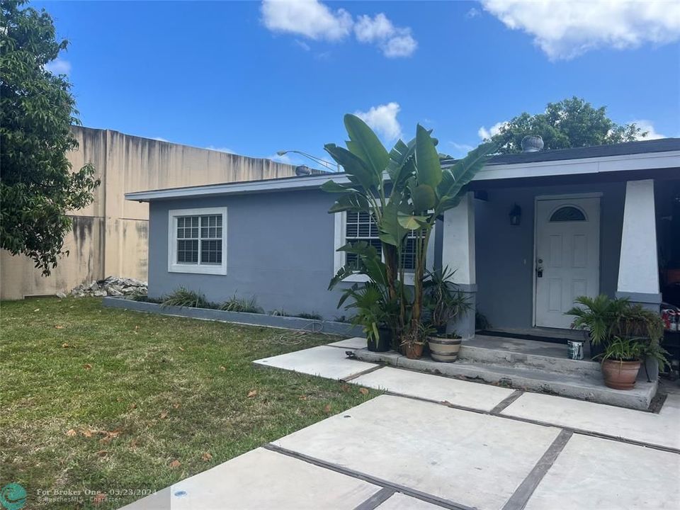 Active With Contract: $475,000 (3 beds, 1 baths, 1277 Square Feet)