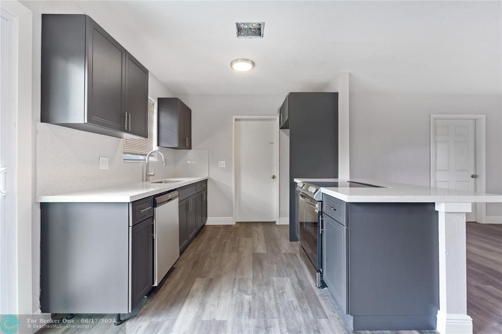 Active With Contract: $450,000 (3 beds, 2 baths, 1236 Square Feet)