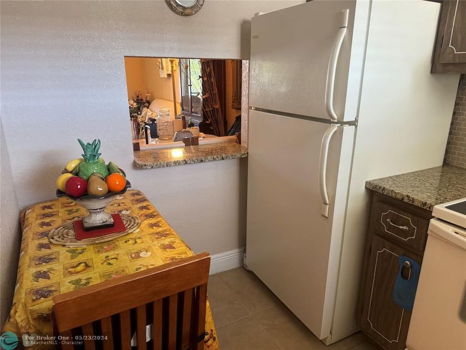 For Sale: $129,900 (2 beds, 2 baths, 850 Square Feet)