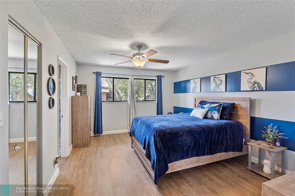 Active With Contract: $334,900 (2 beds, 2 baths, 1216 Square Feet)