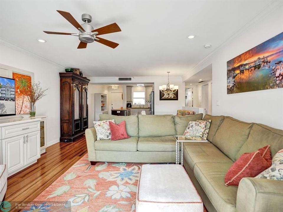 For Sale: $525,000 (2 beds, 2 baths, 1218 Square Feet)