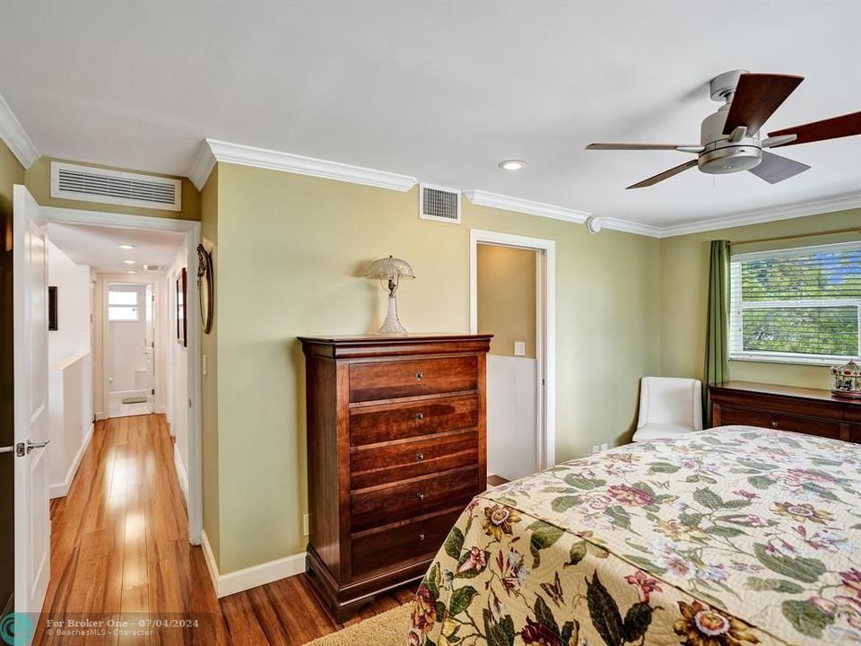 For Sale: $525,000 (2 beds, 2 baths, 1218 Square Feet)