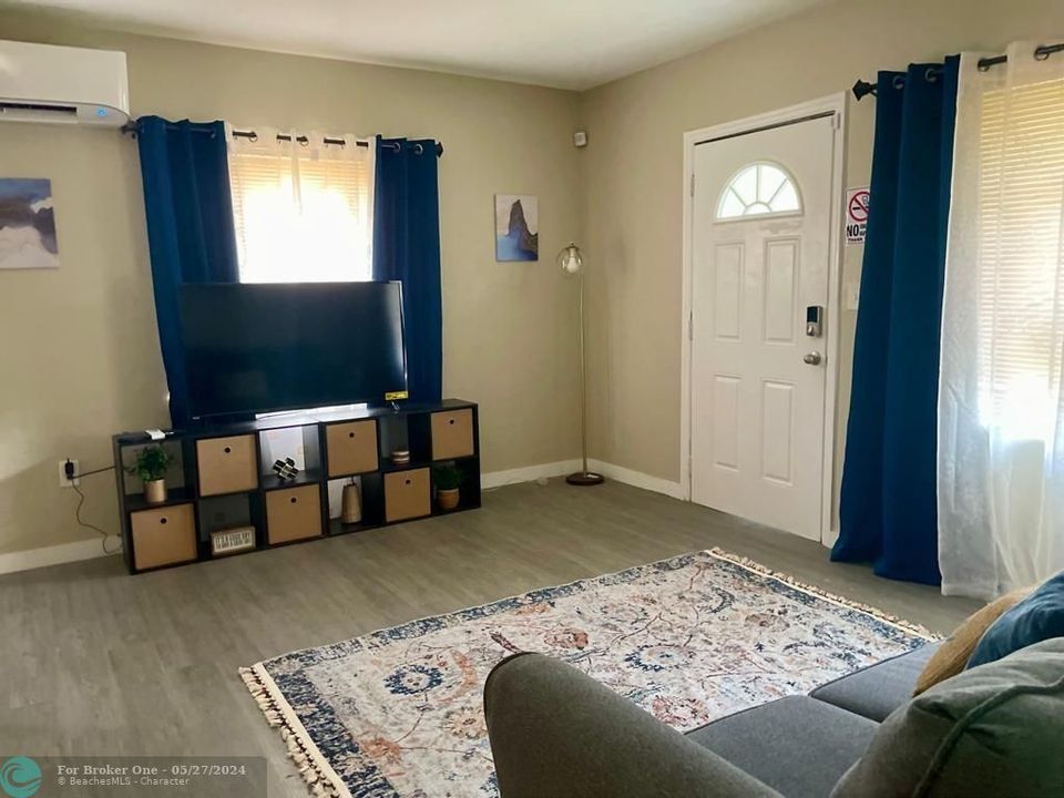 For Rent: $3,449 (3 beds, 2 baths, 1486 Square Feet)