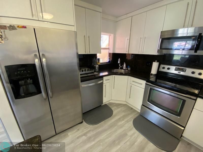 For Rent: $2,850 (3 beds, 2 baths, 1120 Square Feet)