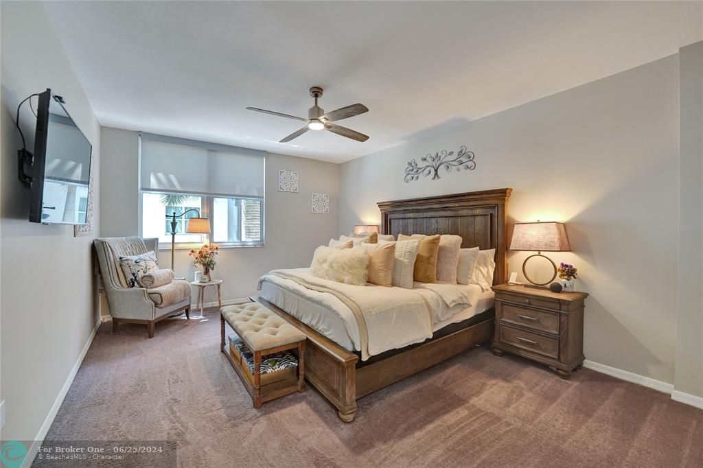For Sale: $490,000 (2 beds, 2 baths, 1388 Square Feet)