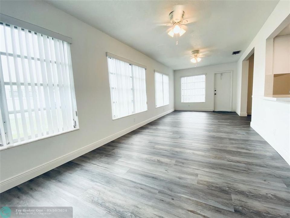 For Sale: $409,900 (2 beds, 2 baths, 1617 Square Feet)