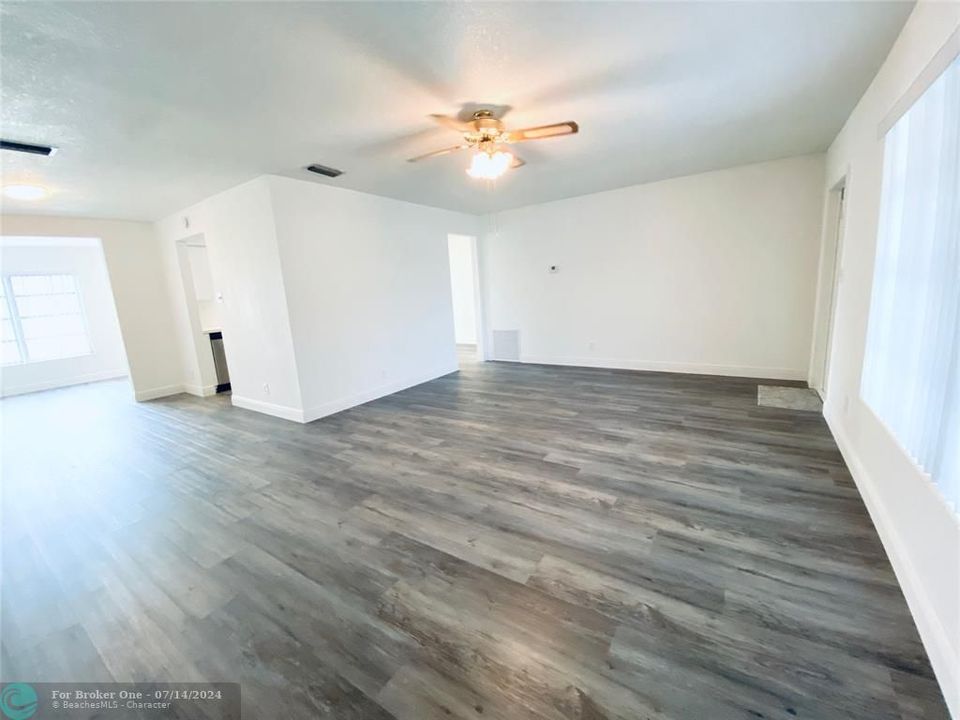 For Sale: $419,999 (2 beds, 2 baths, 1617 Square Feet)