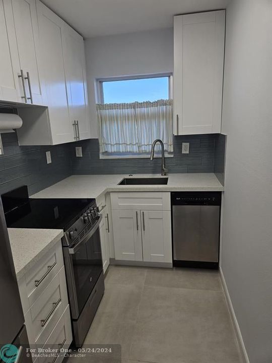 For Rent: $1,700 (1 beds, 1 baths, 724 Square Feet)