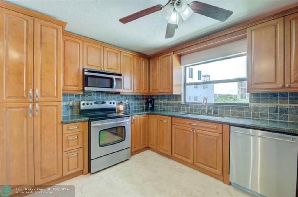 For Rent: $3,500 (2 beds, 2 baths, 1159 Square Feet)