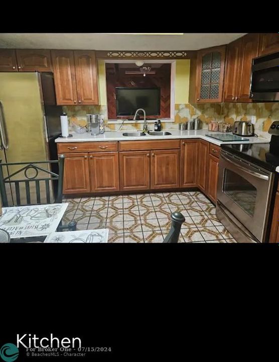 For Rent: $3,500 (3 beds, 2 baths, 3136 Square Feet)