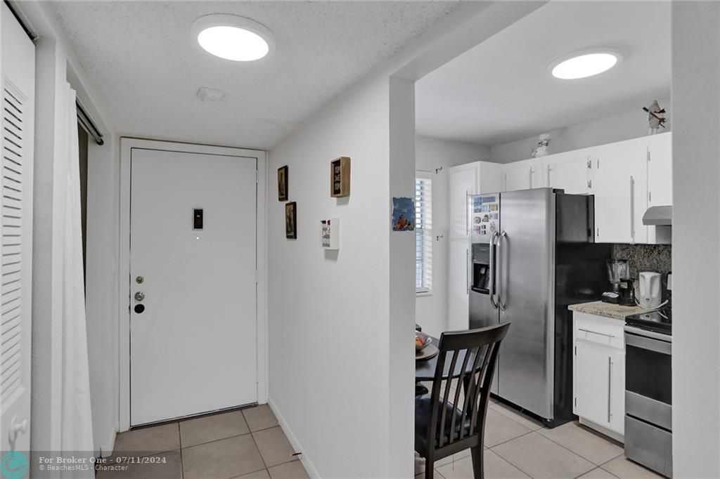 For Rent: $1,950 (2 beds, 2 baths, 1070 Square Feet)