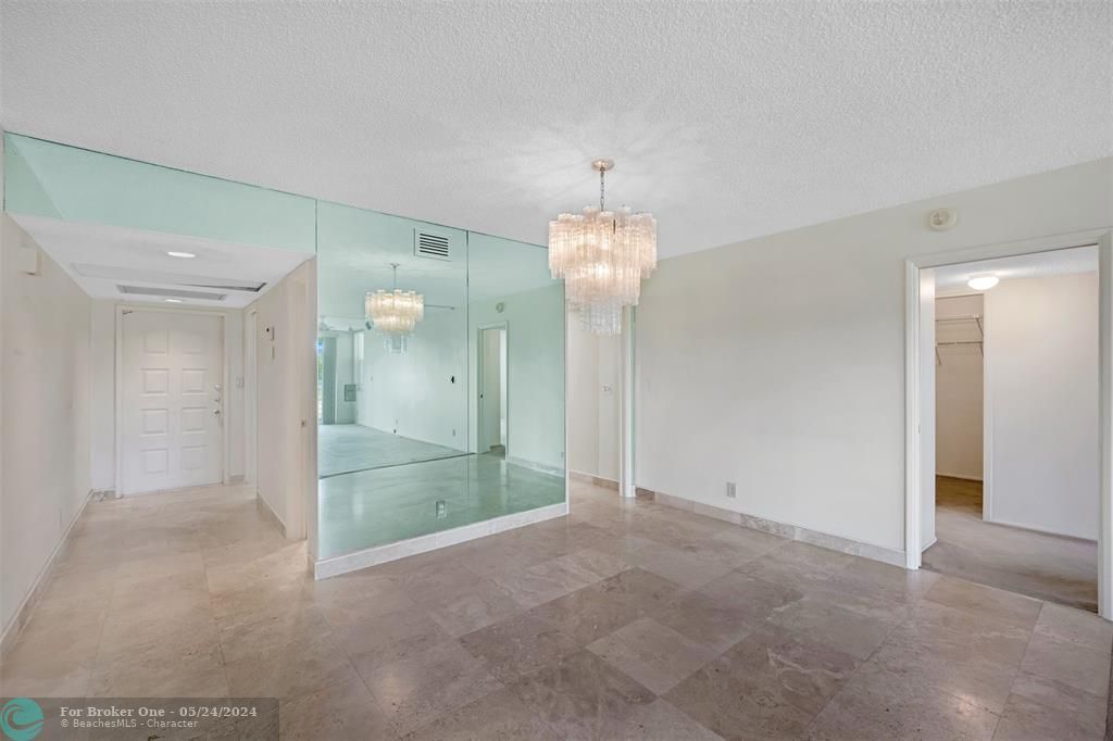 待售: $335,000 (3 贝兹, 2 浴室, 1710 平方英尺)