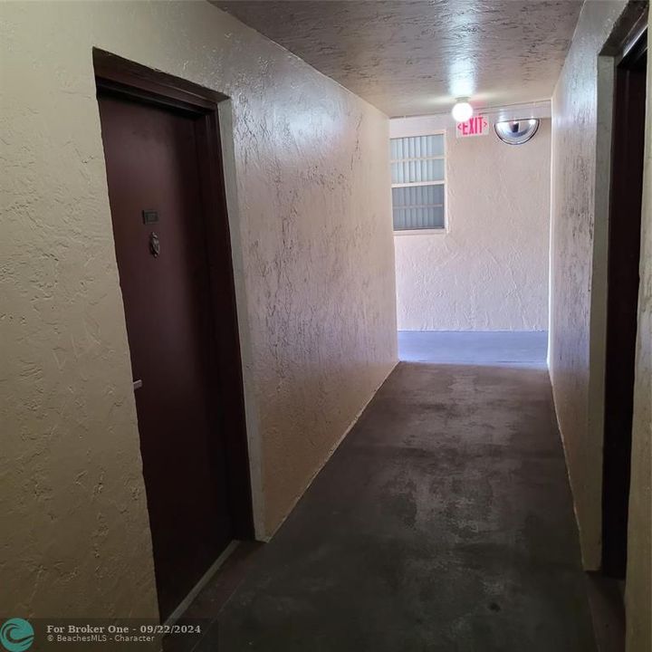 Active With Contract: $1,850 (1 beds, 1 baths, 800 Square Feet)