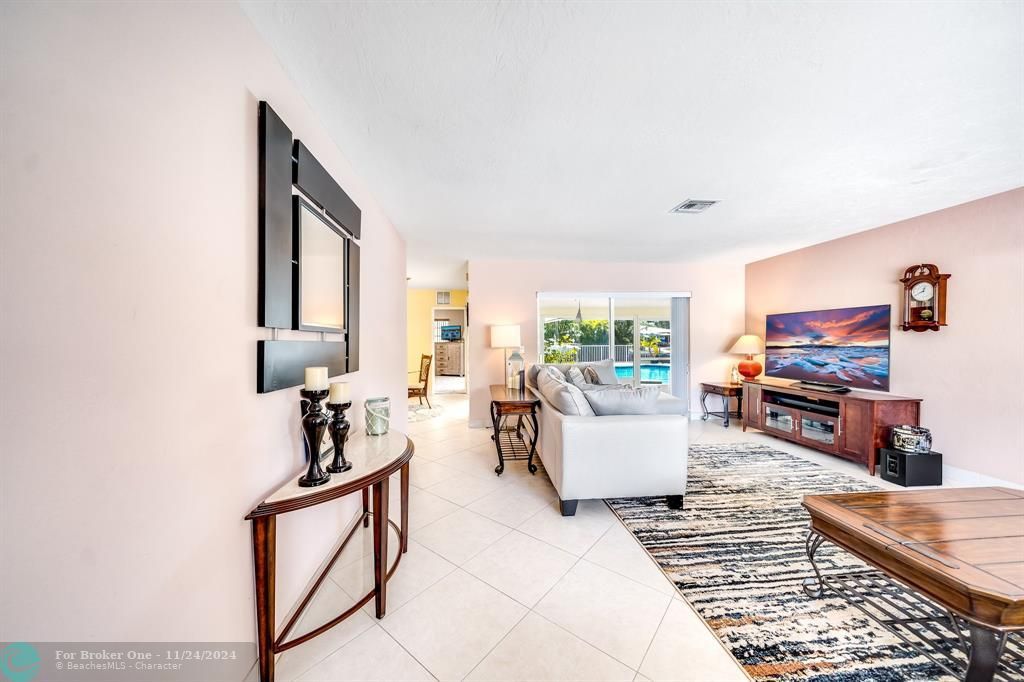 Active With Contract: $1,050,000 (3 beds, 2 baths, 1548 Square Feet)