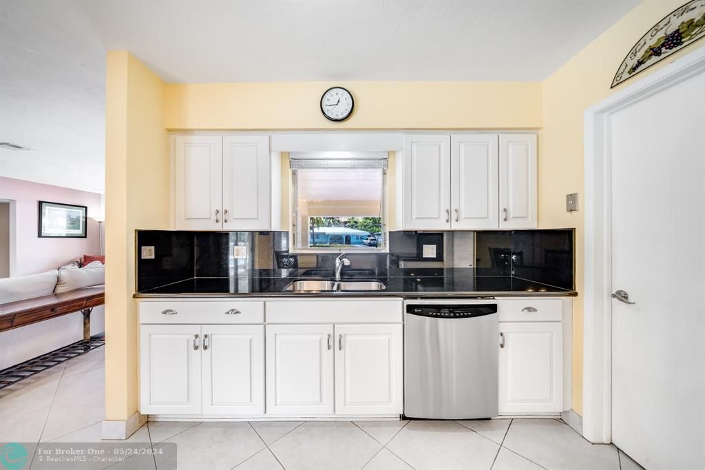 For Sale: $1,150,000 (3 beds, 2 baths, 1548 Square Feet)