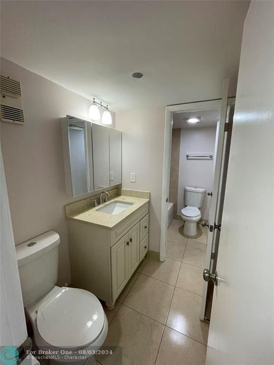 Active With Contract: $1,700 (1 beds, 1 baths, 900 Square Feet)