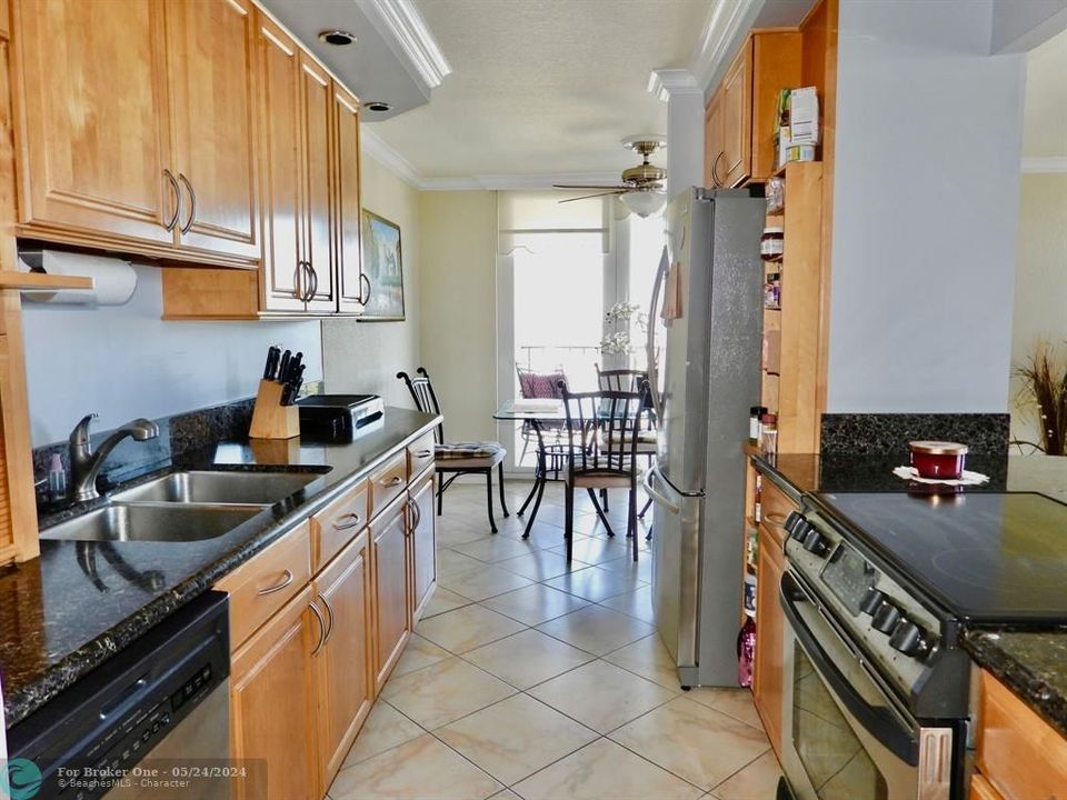 For Sale: $547,000 (2 beds, 2 baths, 1250 Square Feet)