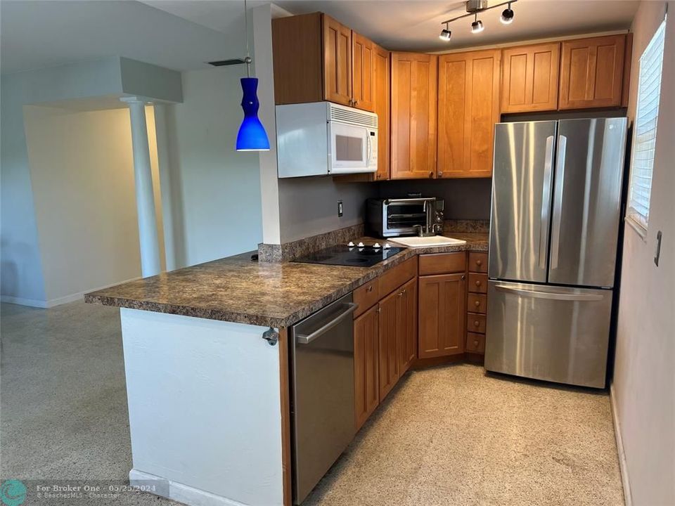 For Sale: $234,900 (2 beds, 1 baths, 860 Square Feet)