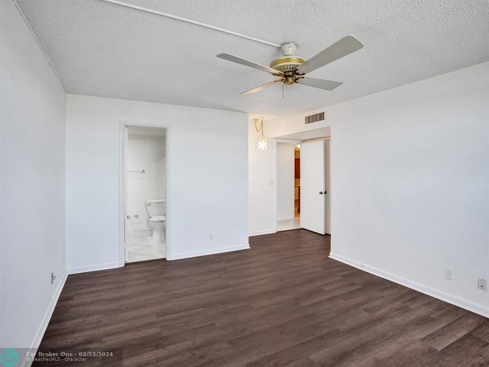 For Sale: $279,000 (2 beds, 2 baths, 1200 Square Feet)