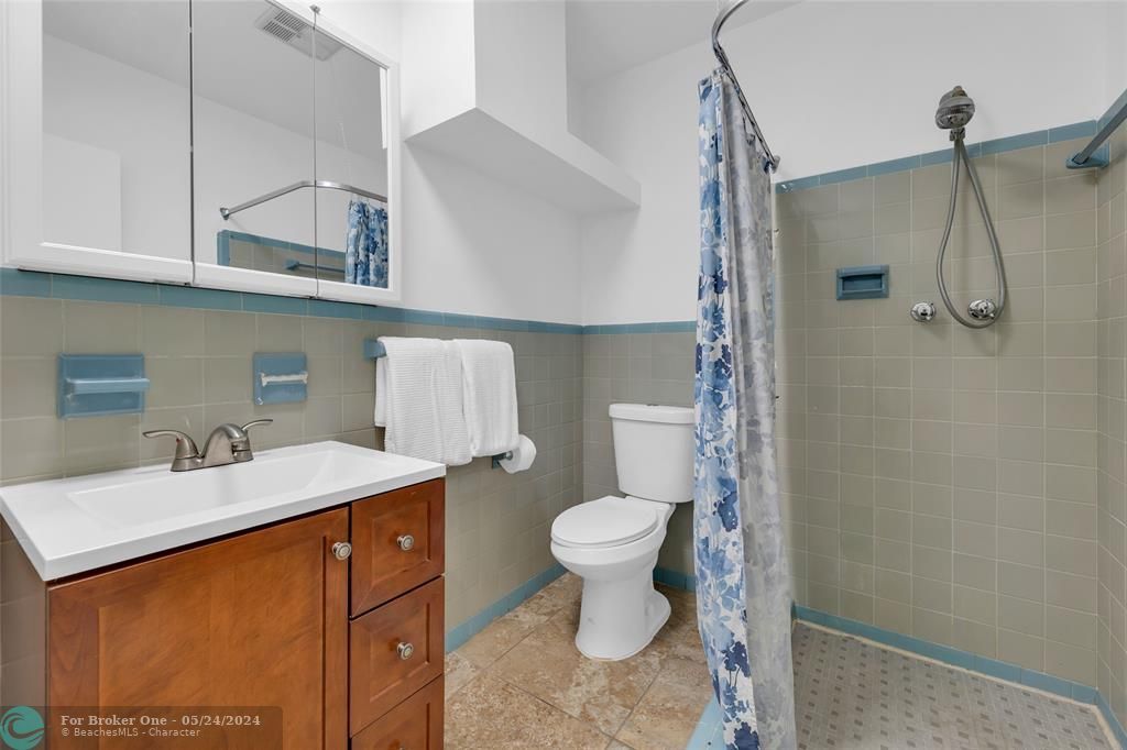 待售: $695,000 (4 贝兹, 2 浴室, 1636 平方英尺)