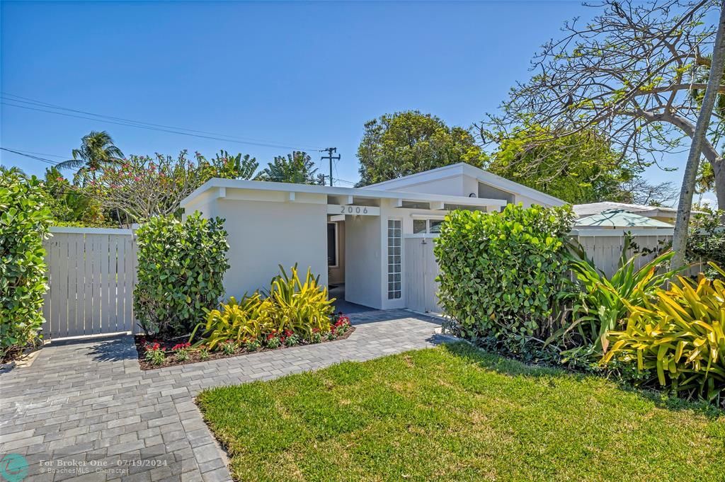 For Sale: $695,000 (4 beds, 2 baths, 1636 Square Feet)
