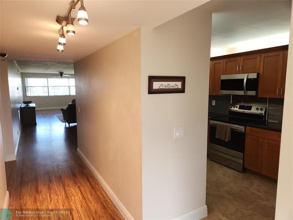 For Sale: $229,777 (2 beds, 2 baths, 1370 Square Feet)