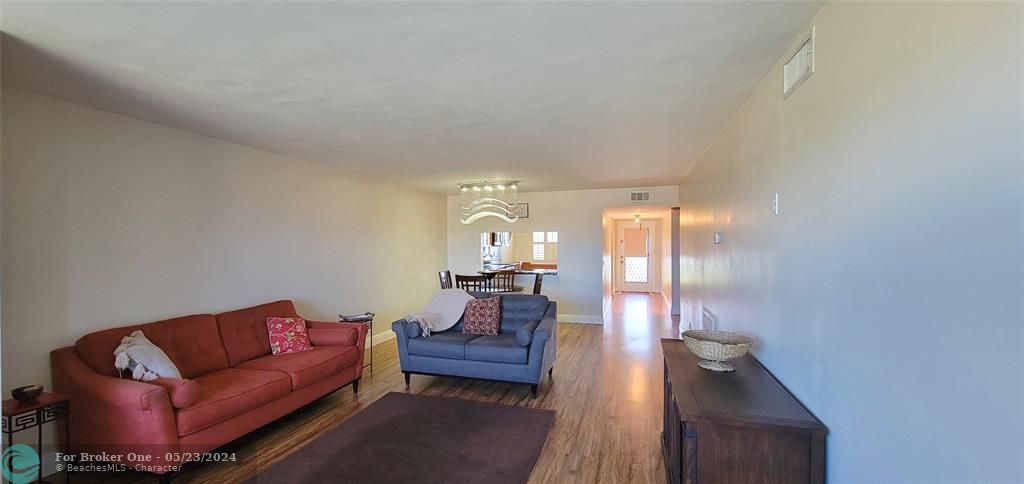 For Sale: $229,777 (2 beds, 2 baths, 1370 Square Feet)