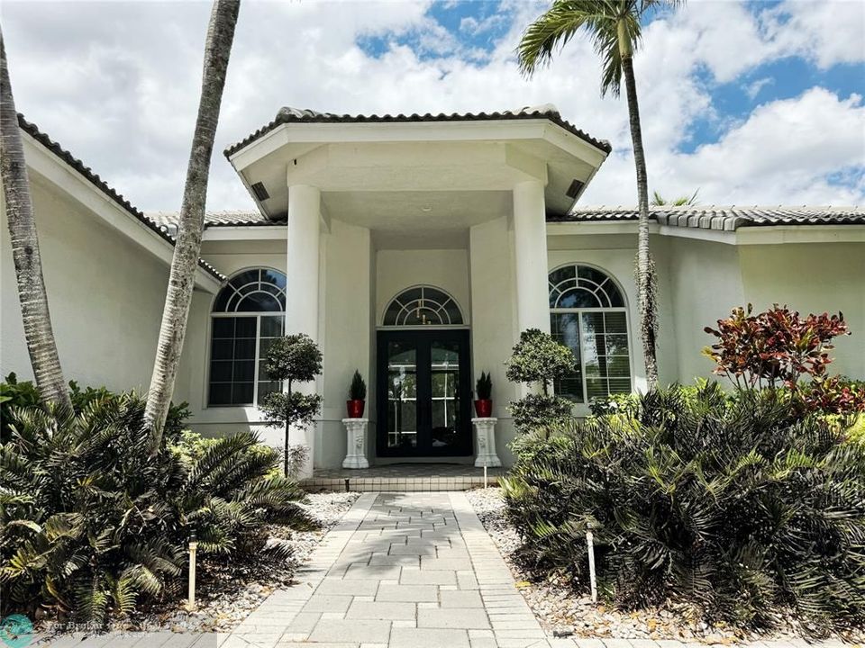 For Sale: $1,195,000 (5 beds, 3 baths, 2777 Square Feet)