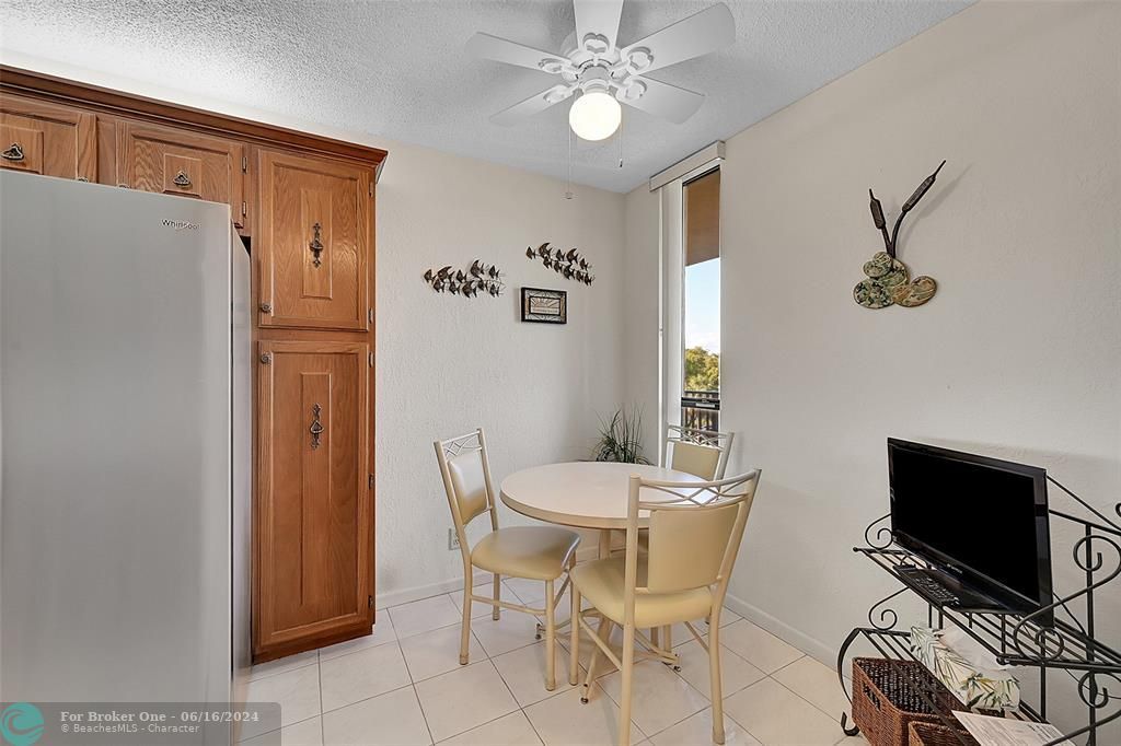 For Sale: $199,999 (2 beds, 2 baths, 1090 Square Feet)
