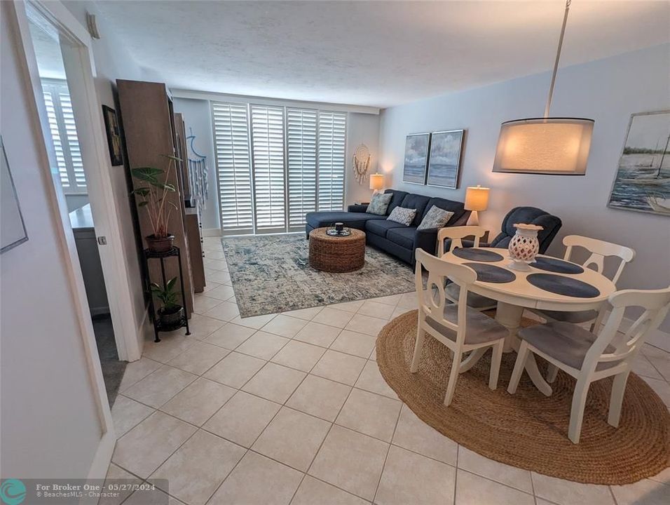For Sale: $279,000 (1 beds, 1 baths, 775 Square Feet)