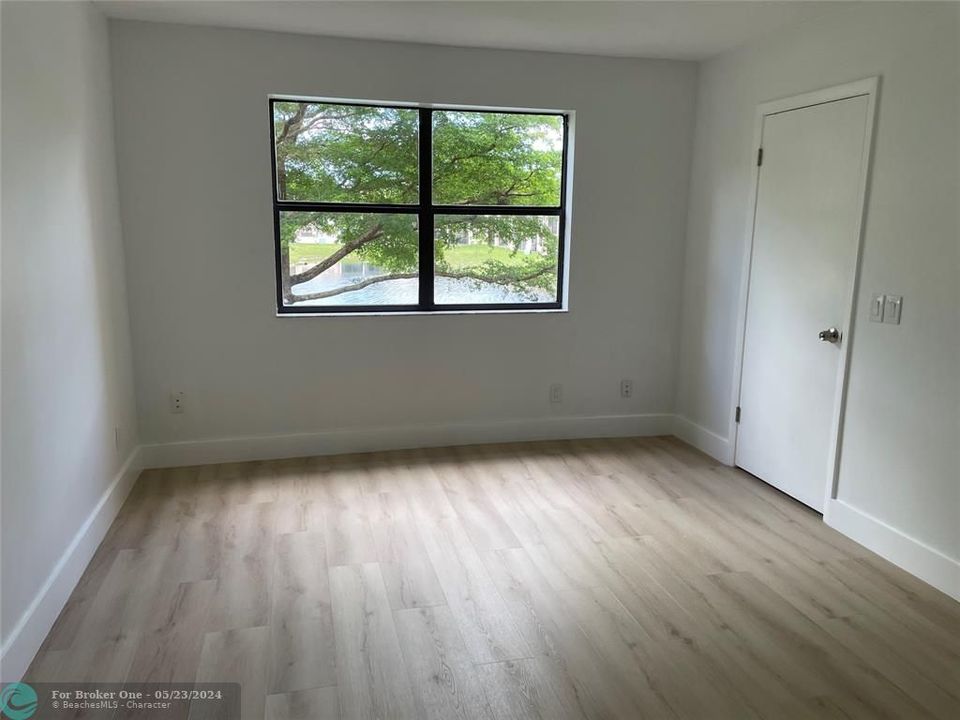For Sale: $190,000 (2 beds, 2 baths, 860 Square Feet)