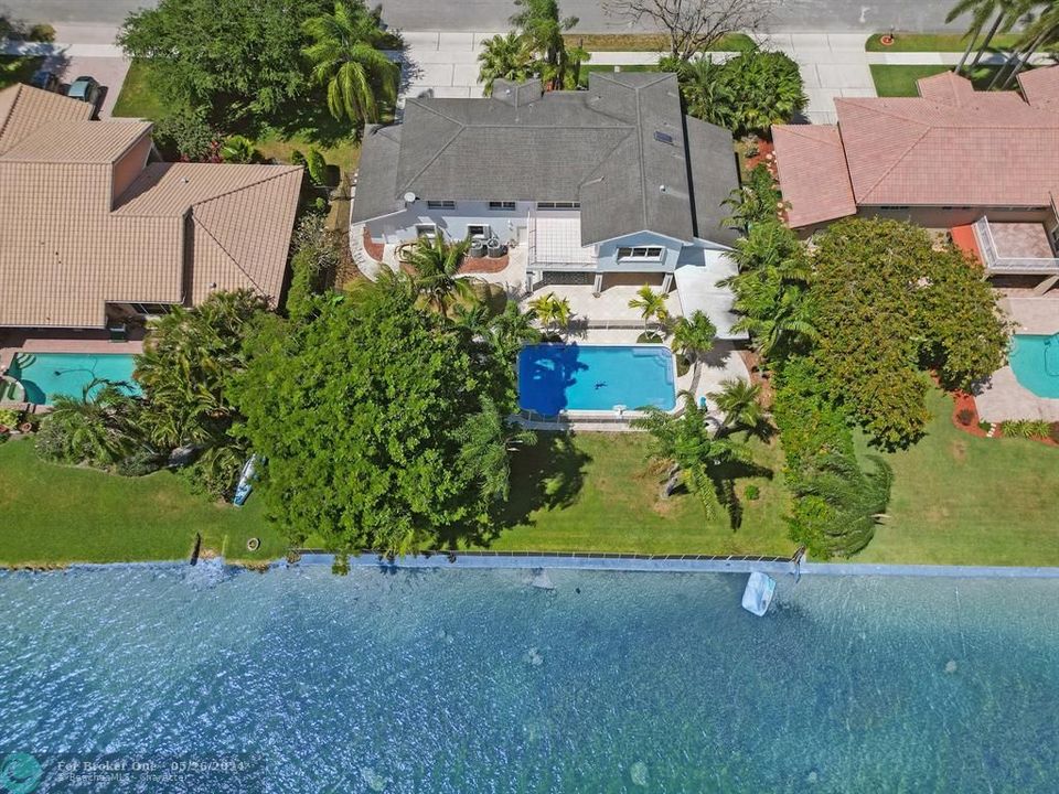 For Sale: $1,400,000 (5 beds, 4 baths, 3524 Square Feet)