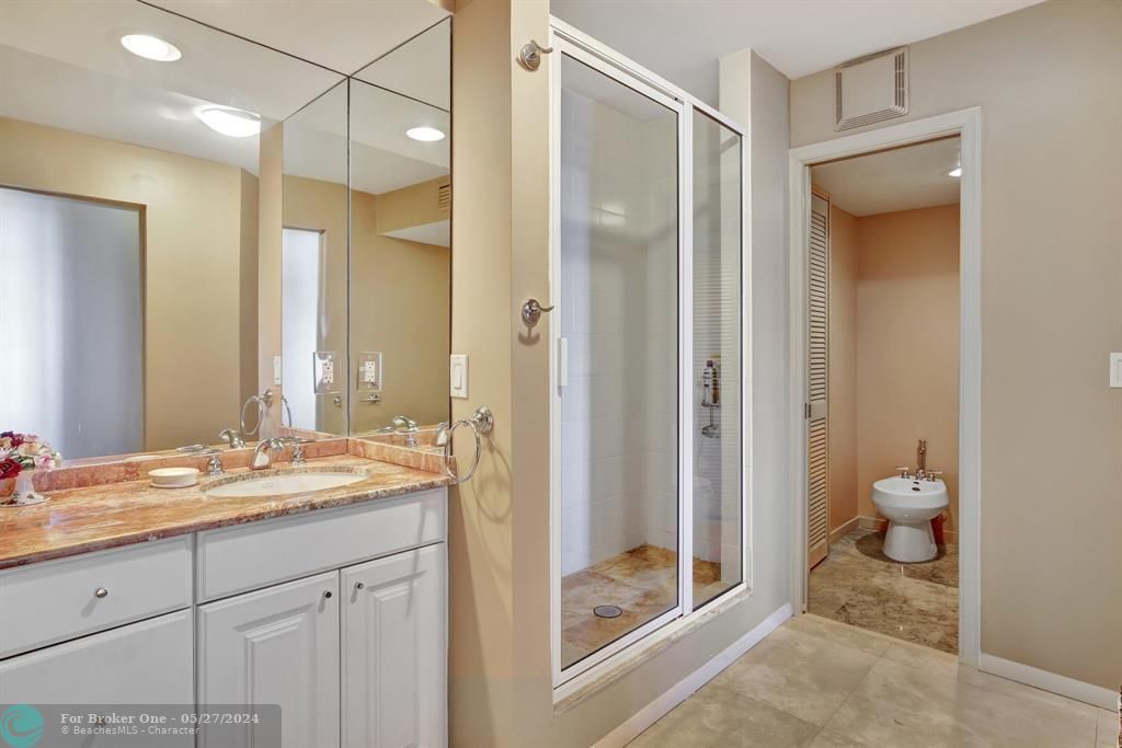 待售: $845,000 (2 贝兹, 2 浴室, 1716 平方英尺)