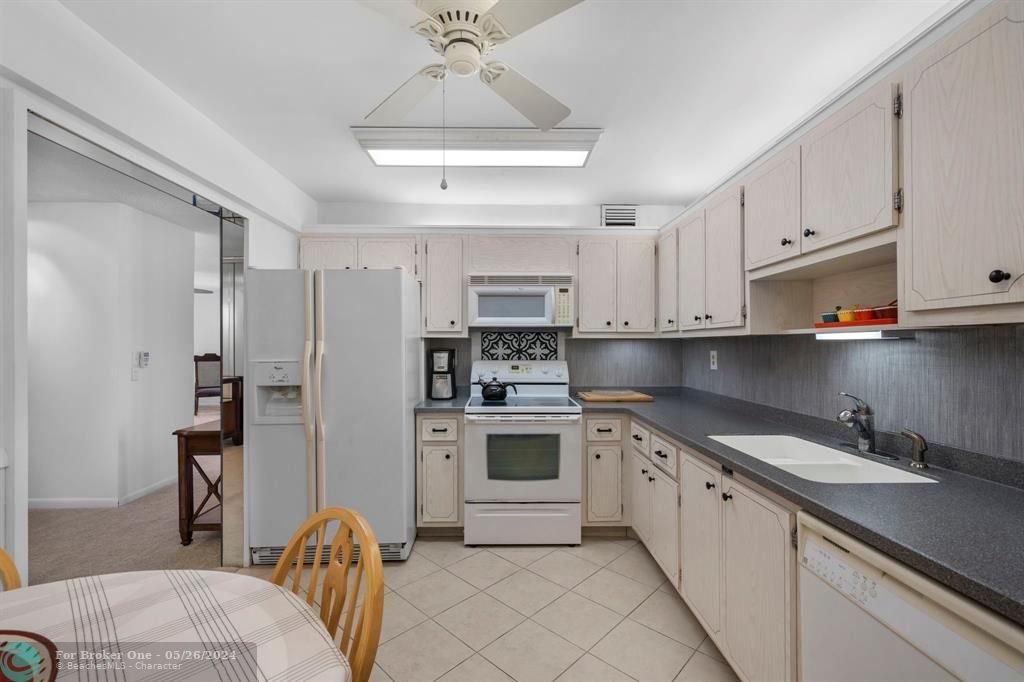 For Sale: $449,000 (2 beds, 2 baths, 1444 Square Feet)