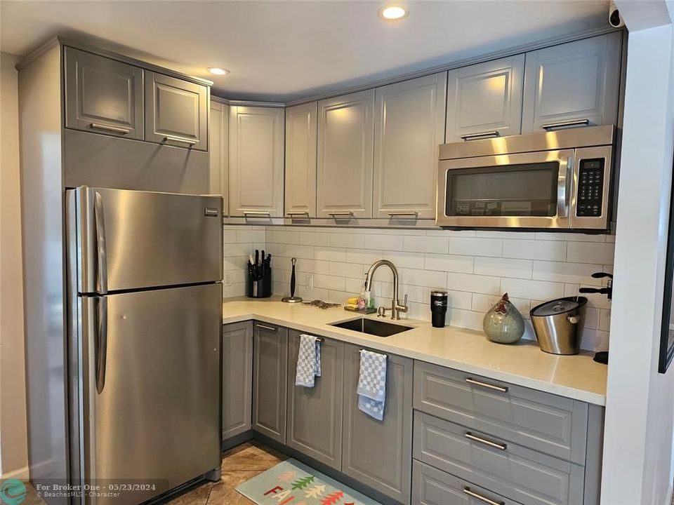 For Sale: $294,900 (2 beds, 2 baths, 1130 Square Feet)