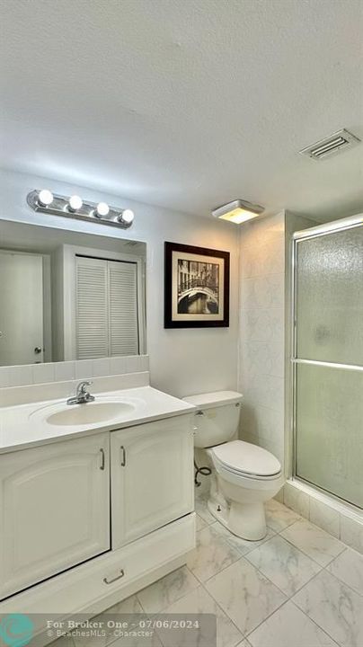 合同活跃: $2,400 (2 贝兹, 2 浴室, 1225 平方英尺)