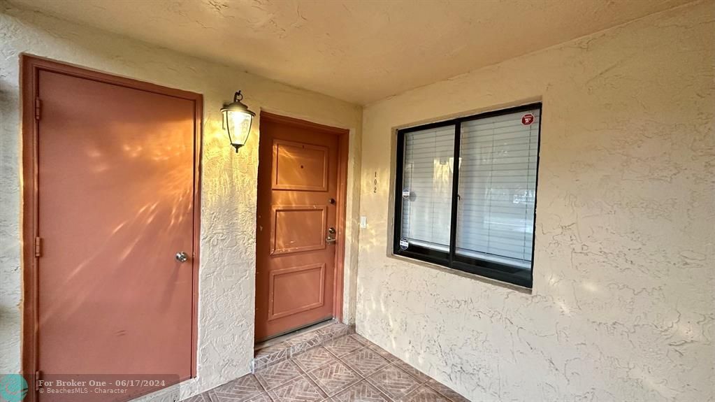 Active With Contract: $2,400 (2 beds, 2 baths, 1225 Square Feet)