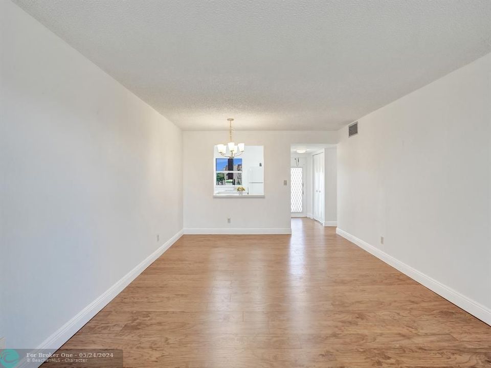 Active With Contract: $99,900 (1 beds, 1 baths, 620 Square Feet)