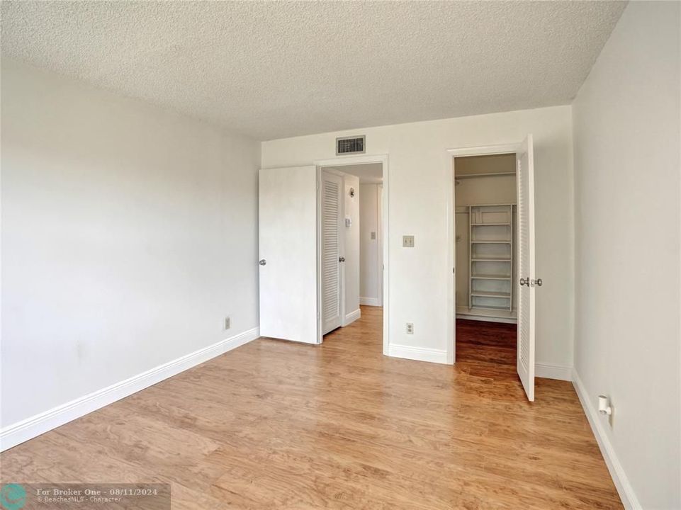 Active With Contract: $99,900 (1 beds, 1 baths, 620 Square Feet)