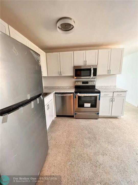 For Sale: $289,900 (2 beds, 1 baths, 1158 Square Feet)