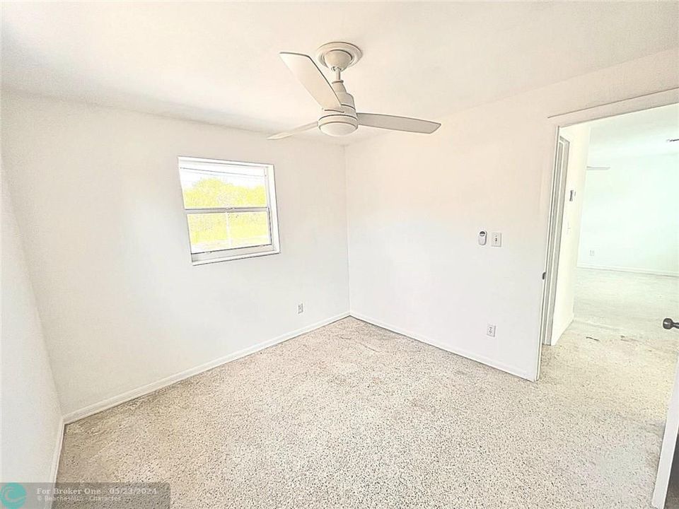 For Sale: $289,900 (2 beds, 1 baths, 1158 Square Feet)