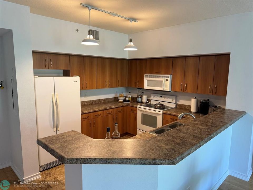 For Rent: $2,795 (1 beds, 1 baths, 864 Square Feet)