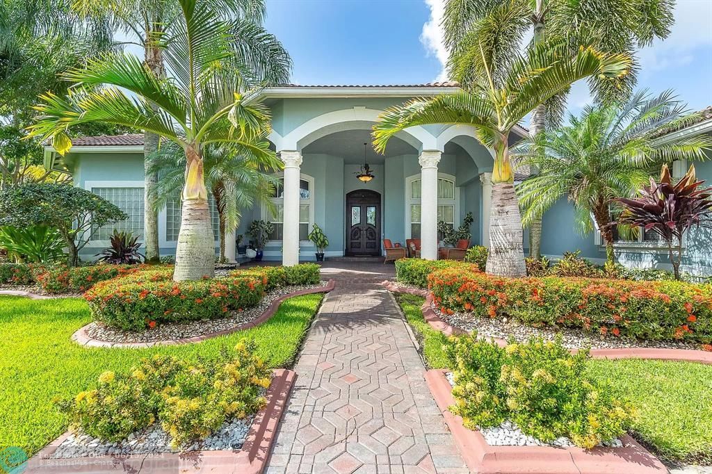 For Sale: $1,600,000 (4 beds, 4 baths, 3880 Square Feet)