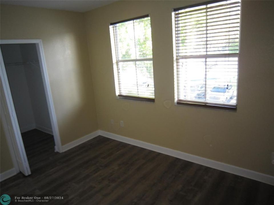 For Rent: $3,200 (4 beds, 3 baths, 1560 Square Feet)