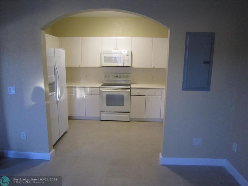 For Rent: $3,200 (4 beds, 3 baths, 1560 Square Feet)