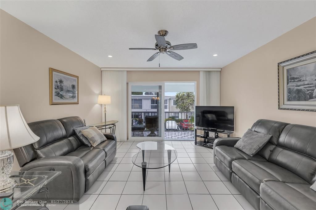 For Sale: $439,000 (2 beds, 2 baths, 1200 Square Feet)