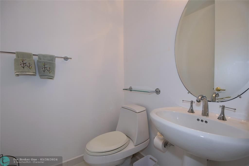 待售: $1,100,000 (3 贝兹, 2 浴室, 1934 平方英尺)